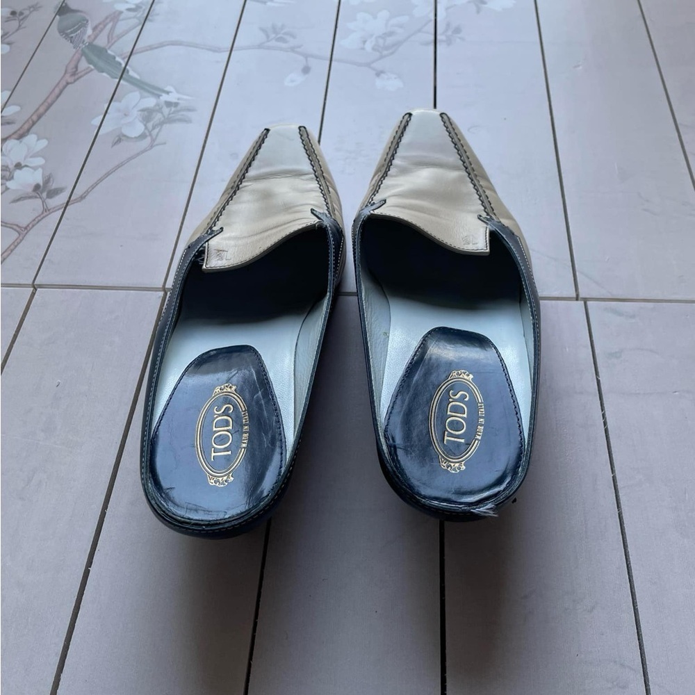 Tod's Cream and Black Leather Loafers - Picture 4 of 7
